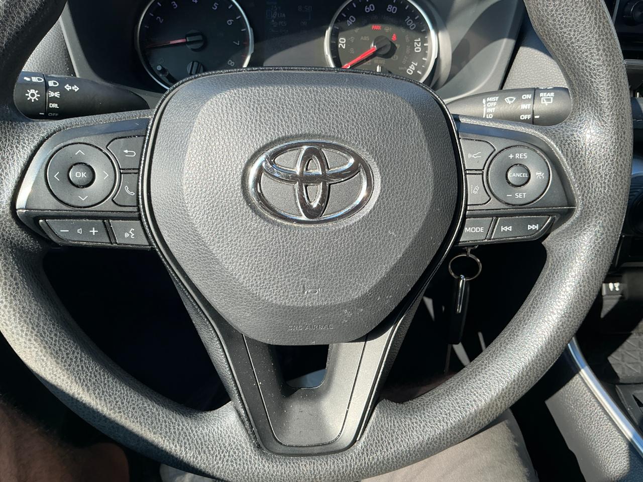 Toyota RAV4 LE FWD (Natl) 2019