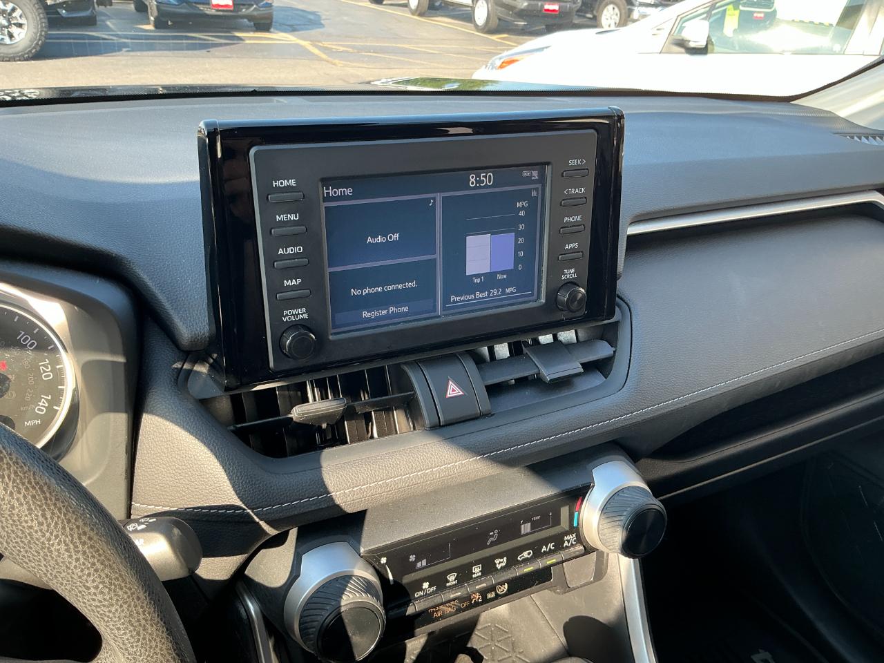 Toyota RAV4 LE FWD (Natl) 2019