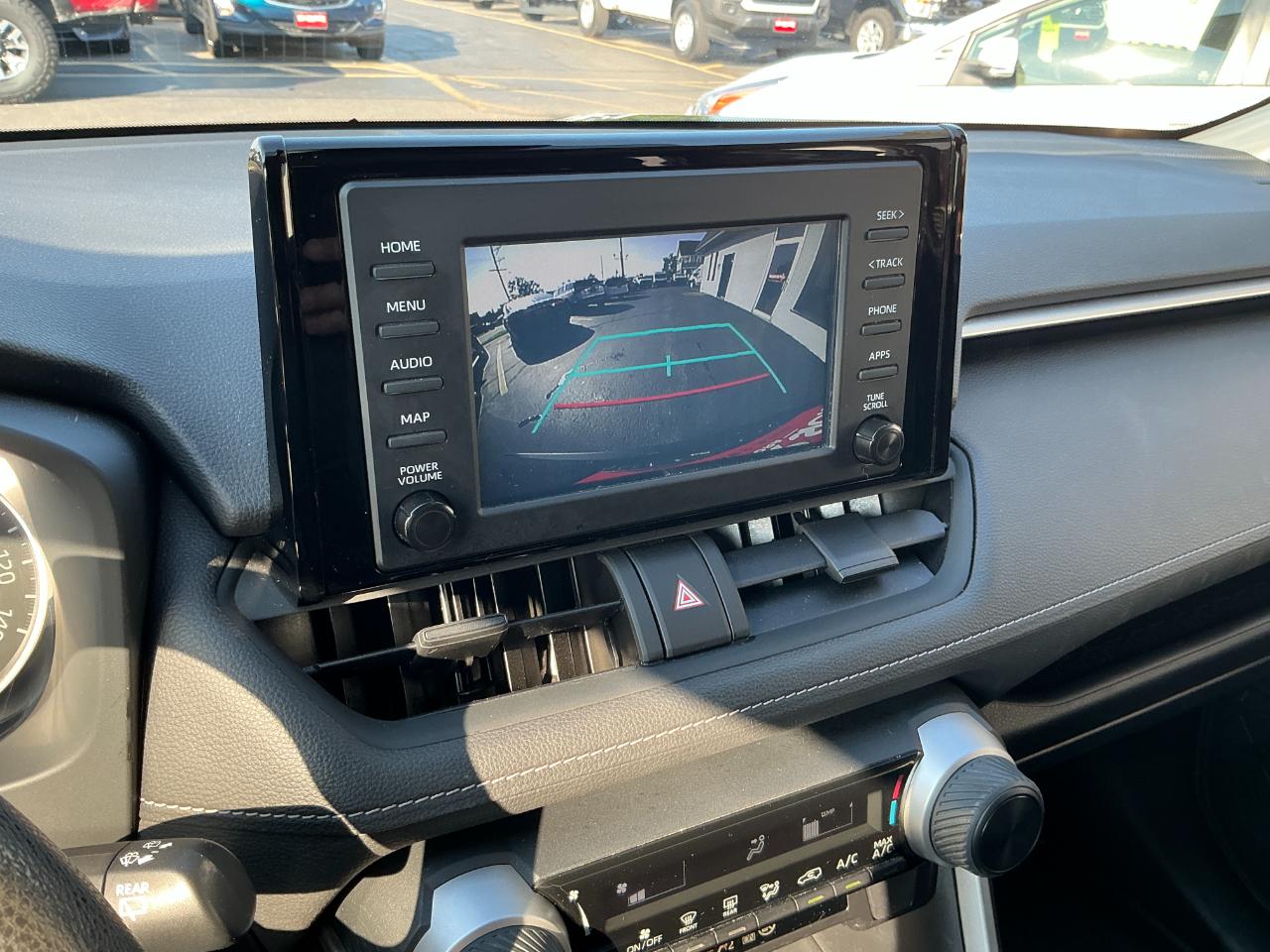 Toyota RAV4 LE FWD (Natl) 2019