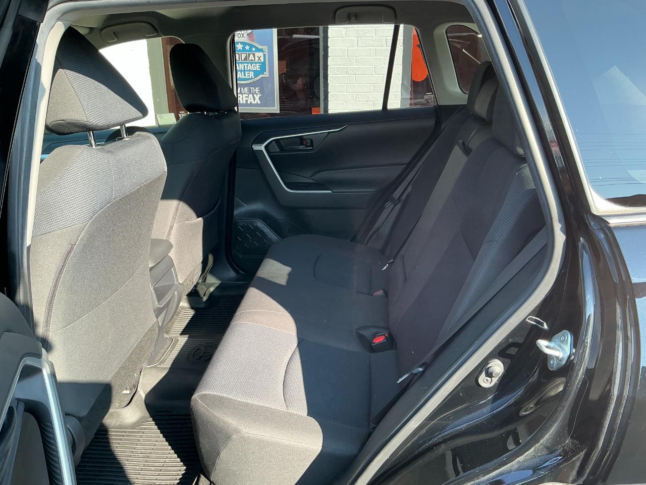 Toyota RAV4 LE FWD (Natl) 2019