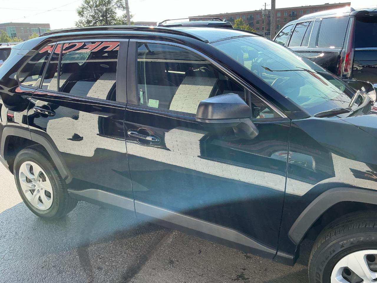 Toyota RAV4 LE FWD (Natl) 2019