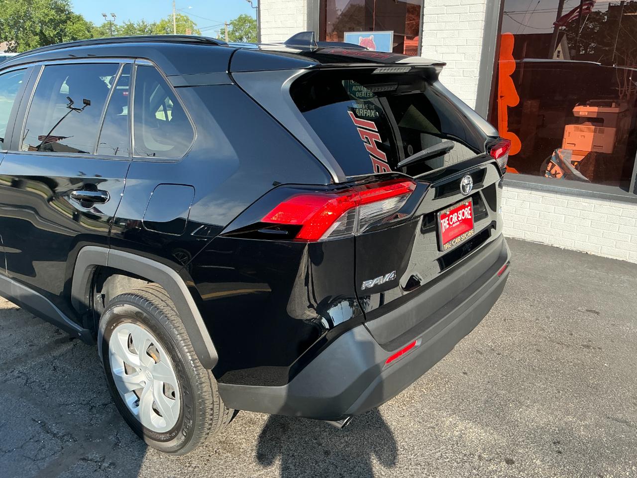 Toyota RAV4 LE FWD (Natl) 2019