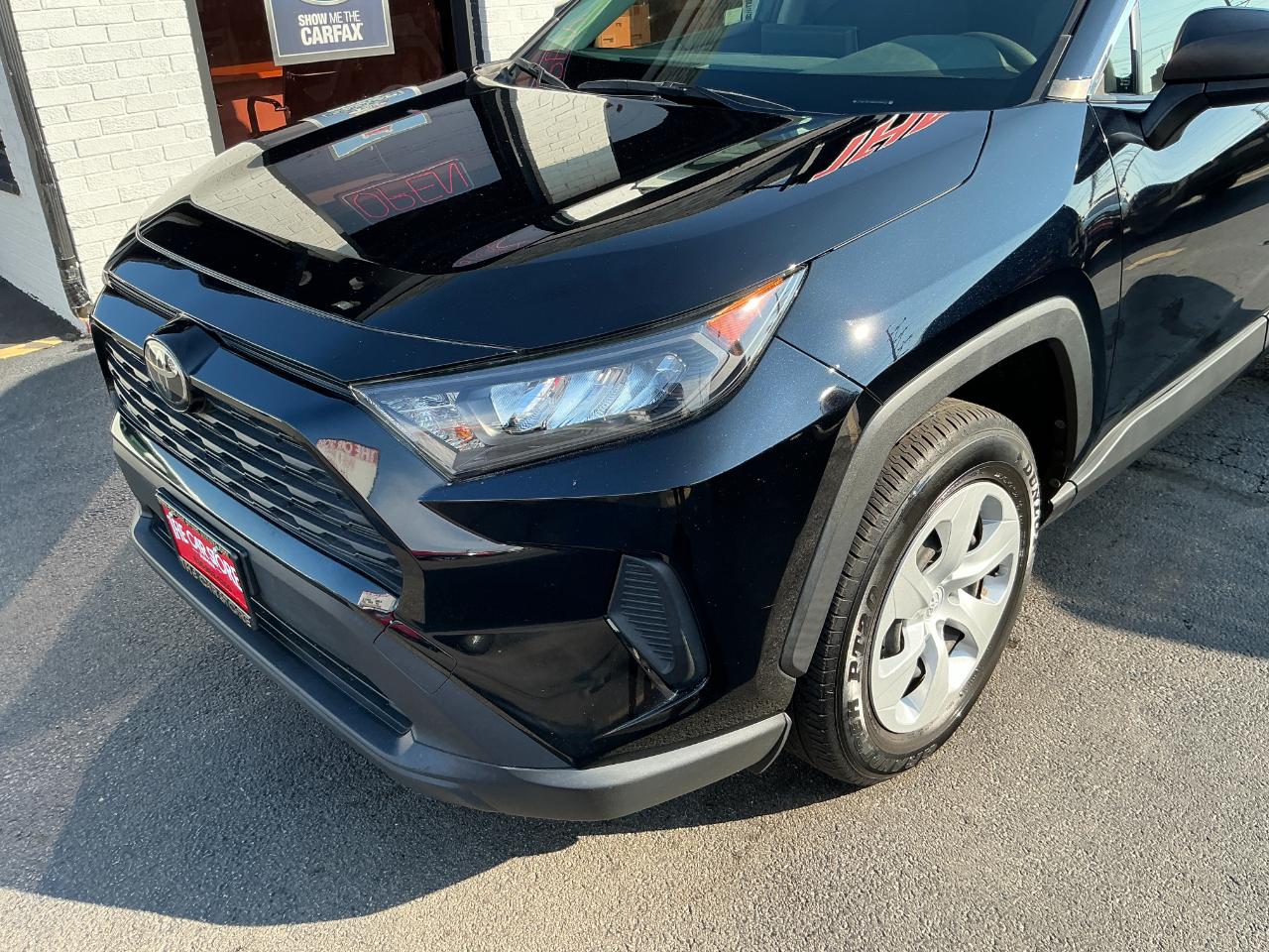 Toyota RAV4 LE FWD (Natl) 2019