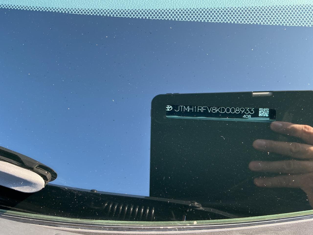 Toyota RAV4 LE FWD (Natl) 2019