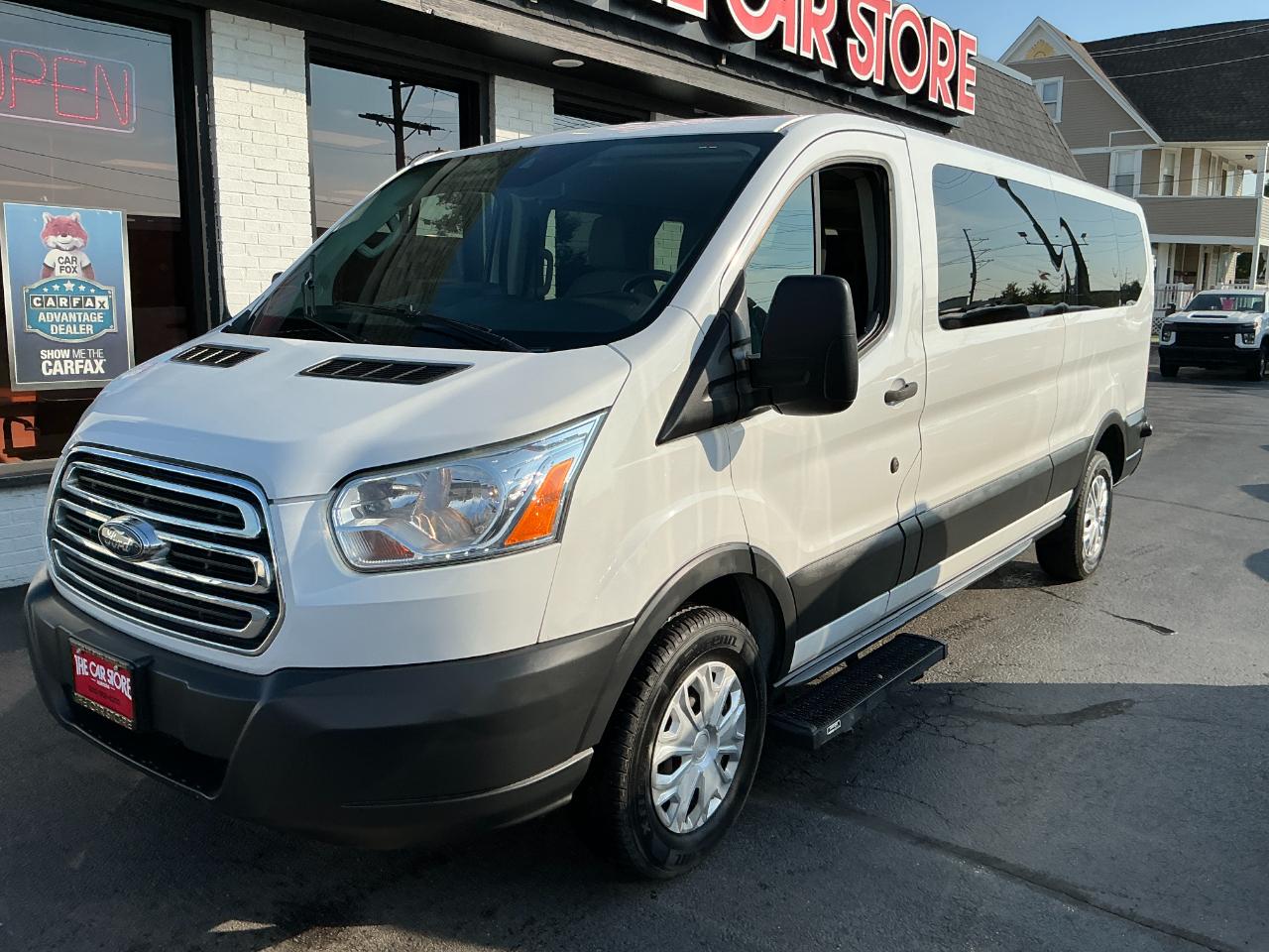 Ford Transit Wagon T-350 148" Low Roof XLT Swing-Out RH Dr 2015