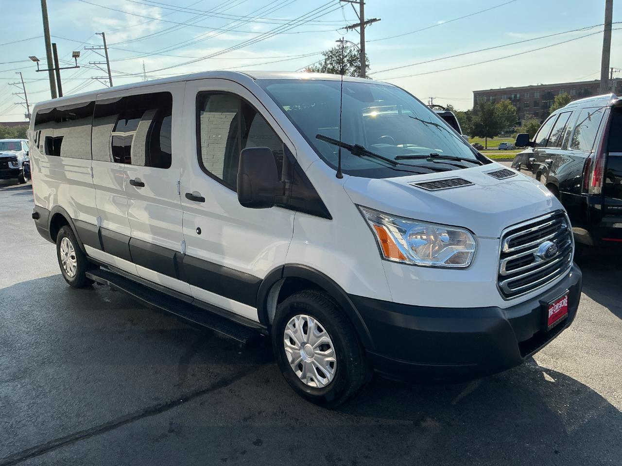 Ford Transit Wagon T-350 148" Low Roof XLT Swing-Out RH Dr 2015