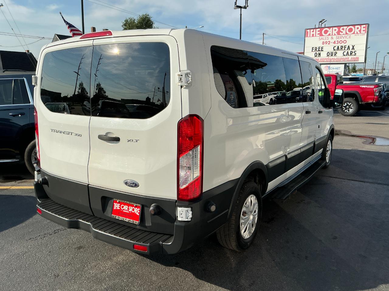 Ford Transit Wagon T-350 148" Low Roof XLT Swing-Out RH Dr 2015