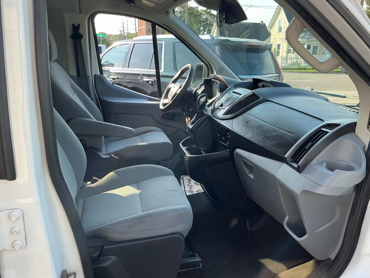 Ford Transit Wagon T-350 148" Low Roof XLT Swing-Out RH Dr 2015