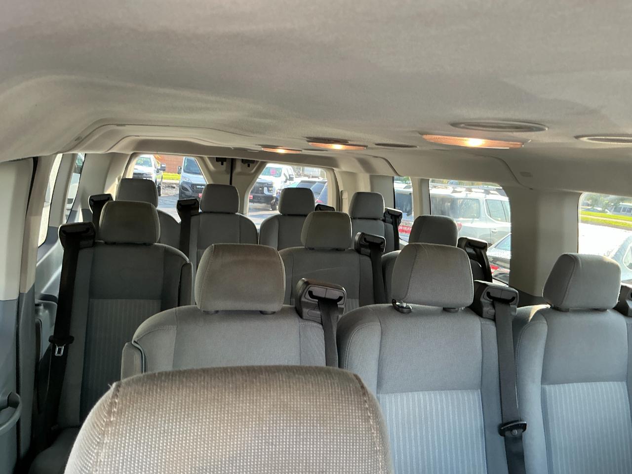 Ford Transit Wagon T-350 148" Low Roof XLT Swing-Out RH Dr 2015