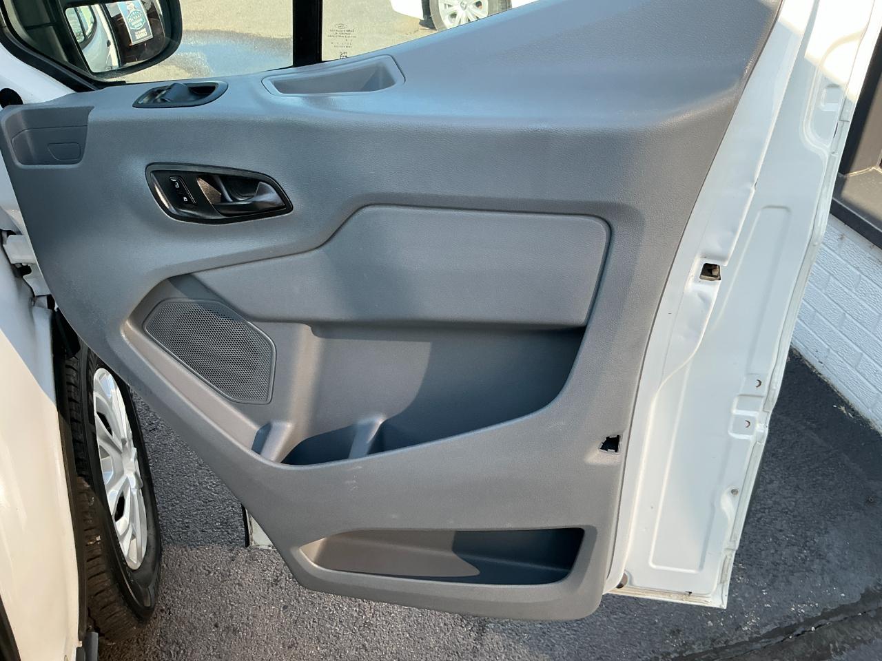 Ford Transit Wagon T-350 148" Low Roof XLT Swing-Out RH Dr 2015