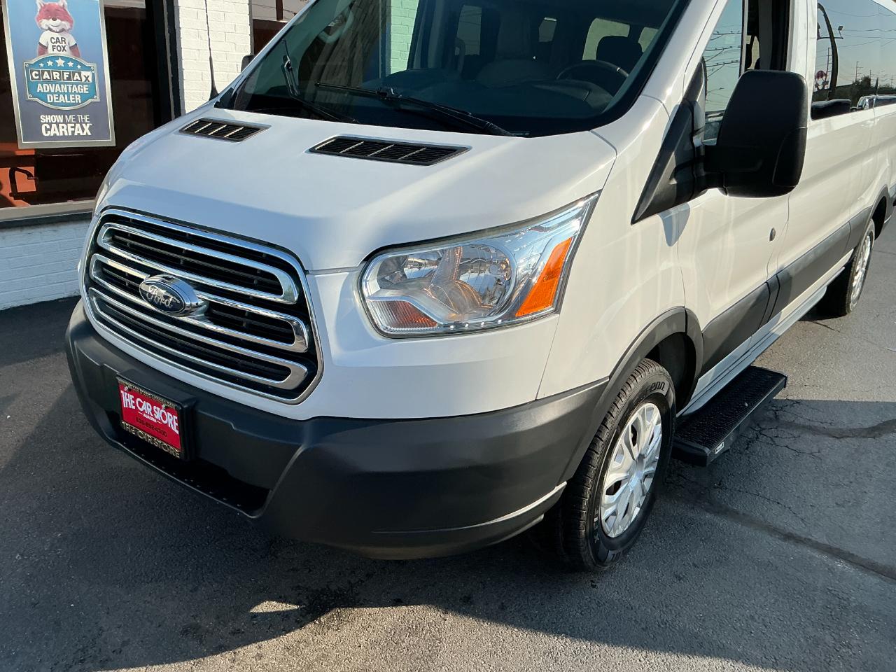 Ford Transit Wagon T-350 148" Low Roof XLT Swing-Out RH Dr 2015