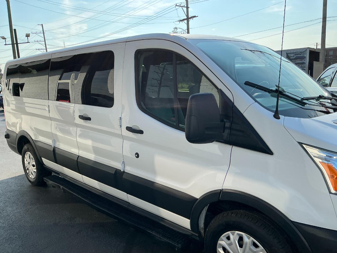 Ford Transit Wagon T-350 148" Low Roof XLT Swing-Out RH Dr 2015