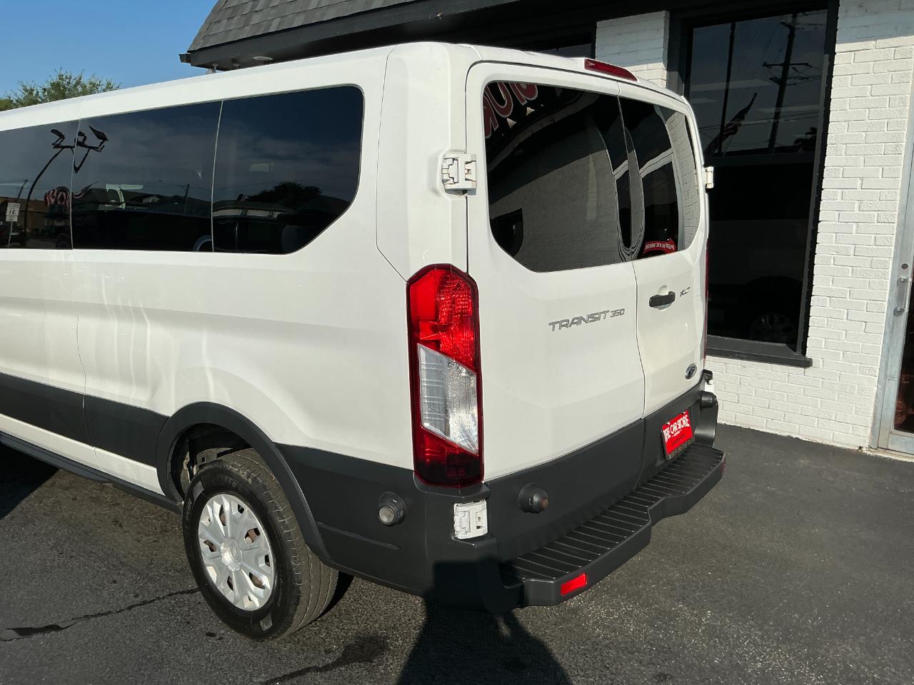 Ford Transit Wagon T-350 148" Low Roof XLT Swing-Out RH Dr 2015