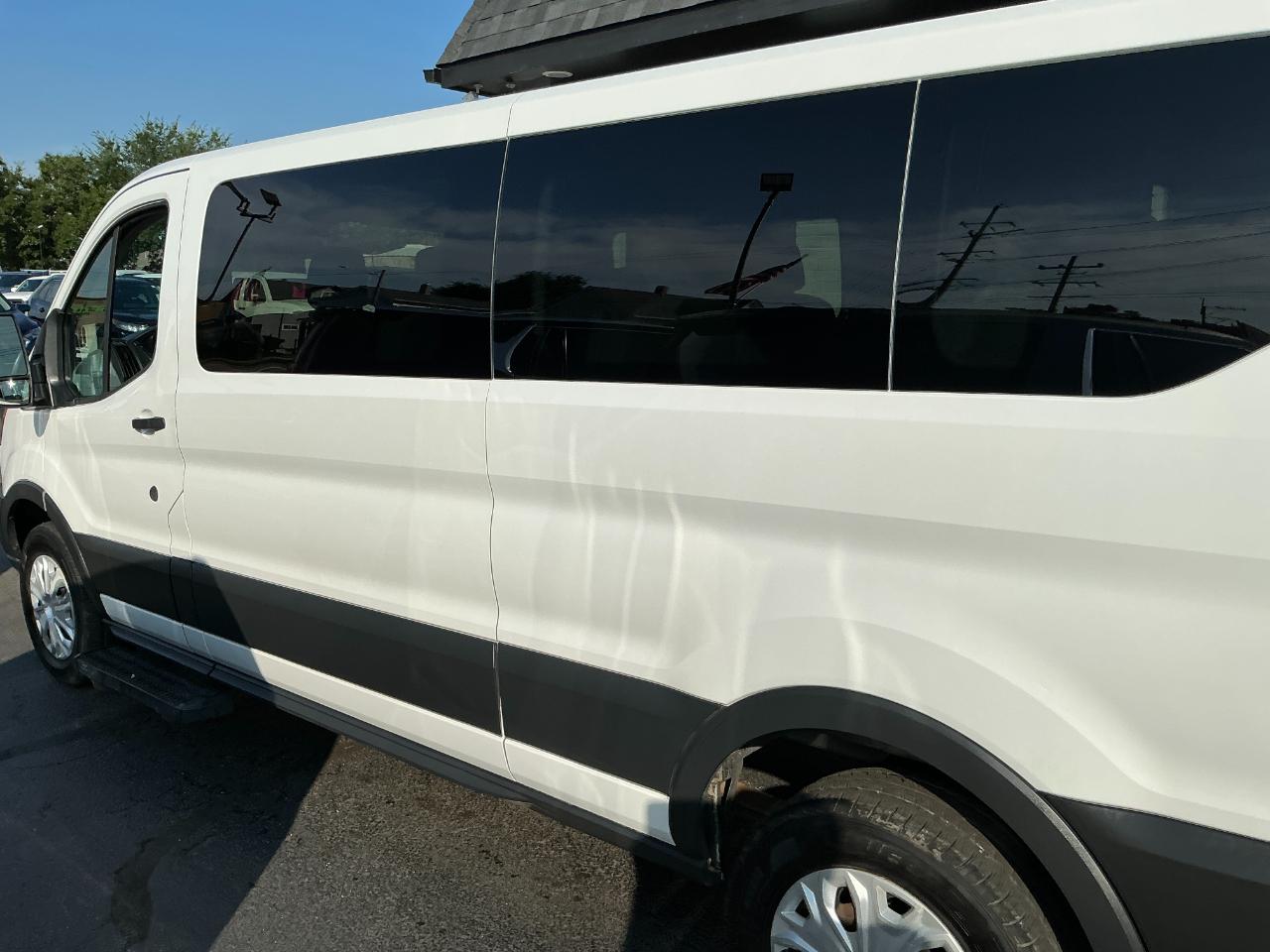 Ford Transit Wagon T-350 148" Low Roof XLT Swing-Out RH Dr 2015