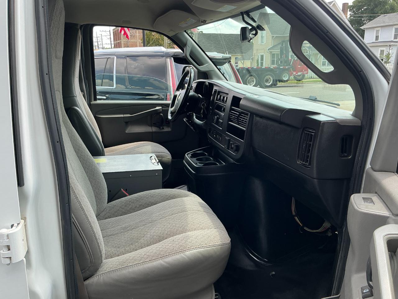 Chevrolet Express Cargo Van RWD 3500 135" 2019