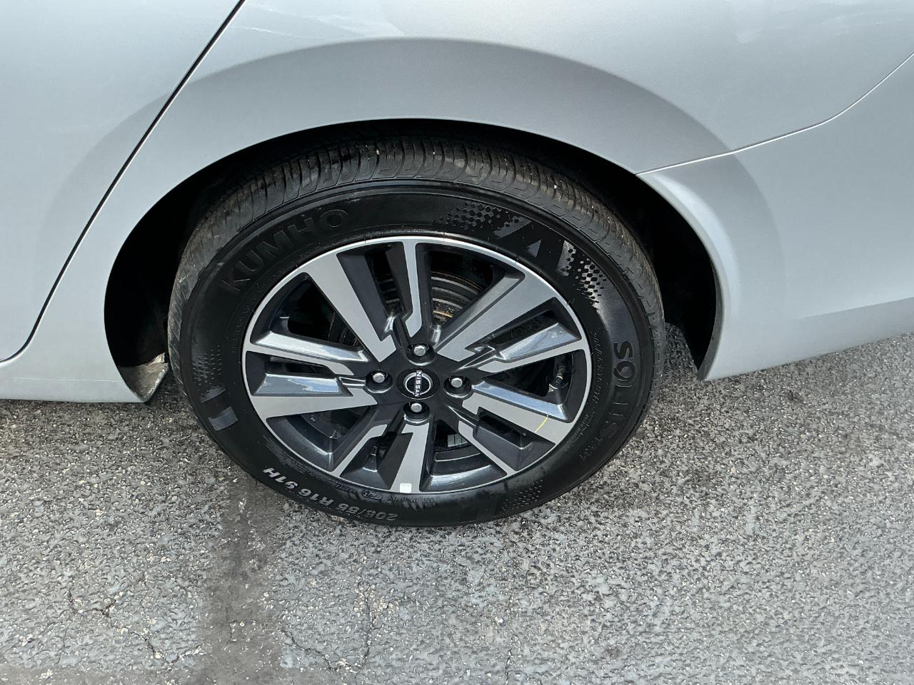 Nissan Versa SV CVT 2025