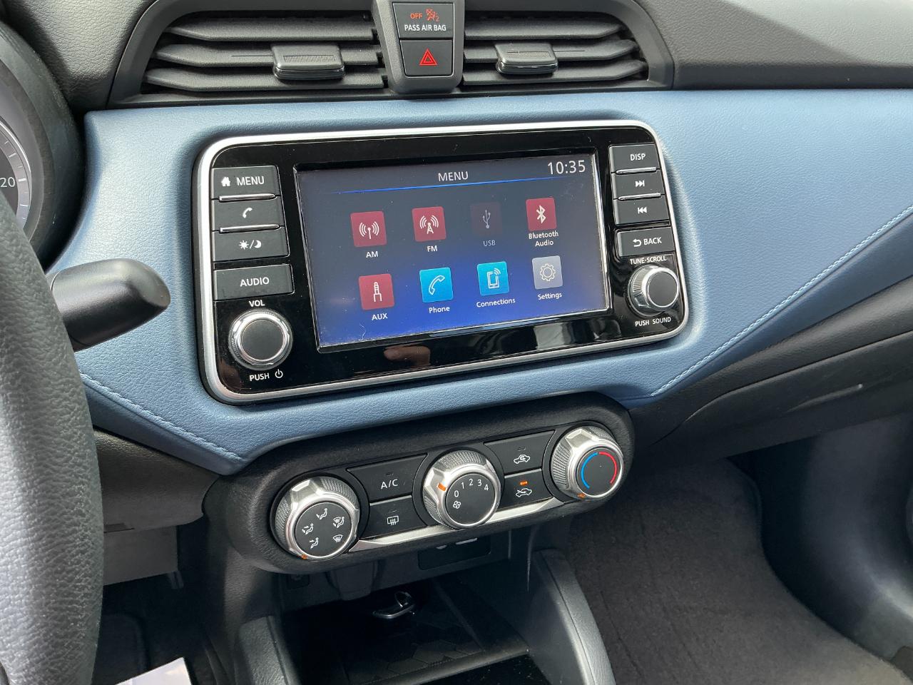 Nissan Versa SV CVT 2025