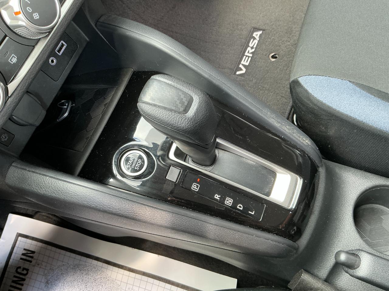 Nissan Versa SV CVT 2025