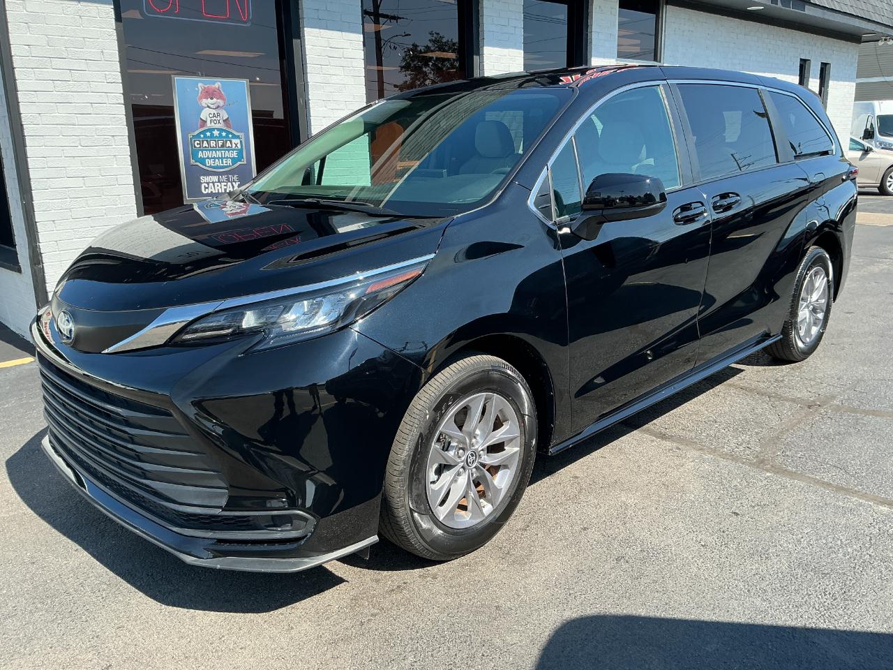 Toyota Sienna LE FWD 8-Passenger (Natl) 2025