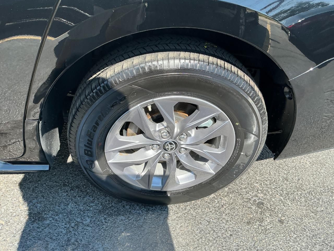 Toyota Sienna LE FWD 8-Passenger (Natl) 2025