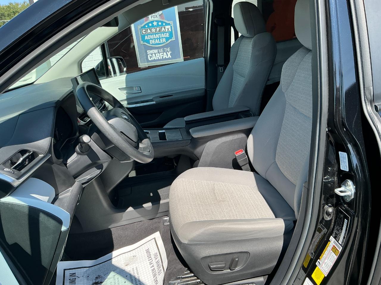 Toyota Sienna LE FWD 8-Passenger (Natl) 2025