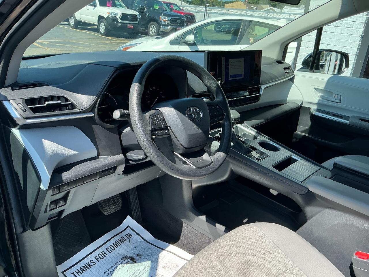 Toyota Sienna LE FWD 8-Passenger (Natl) 2025