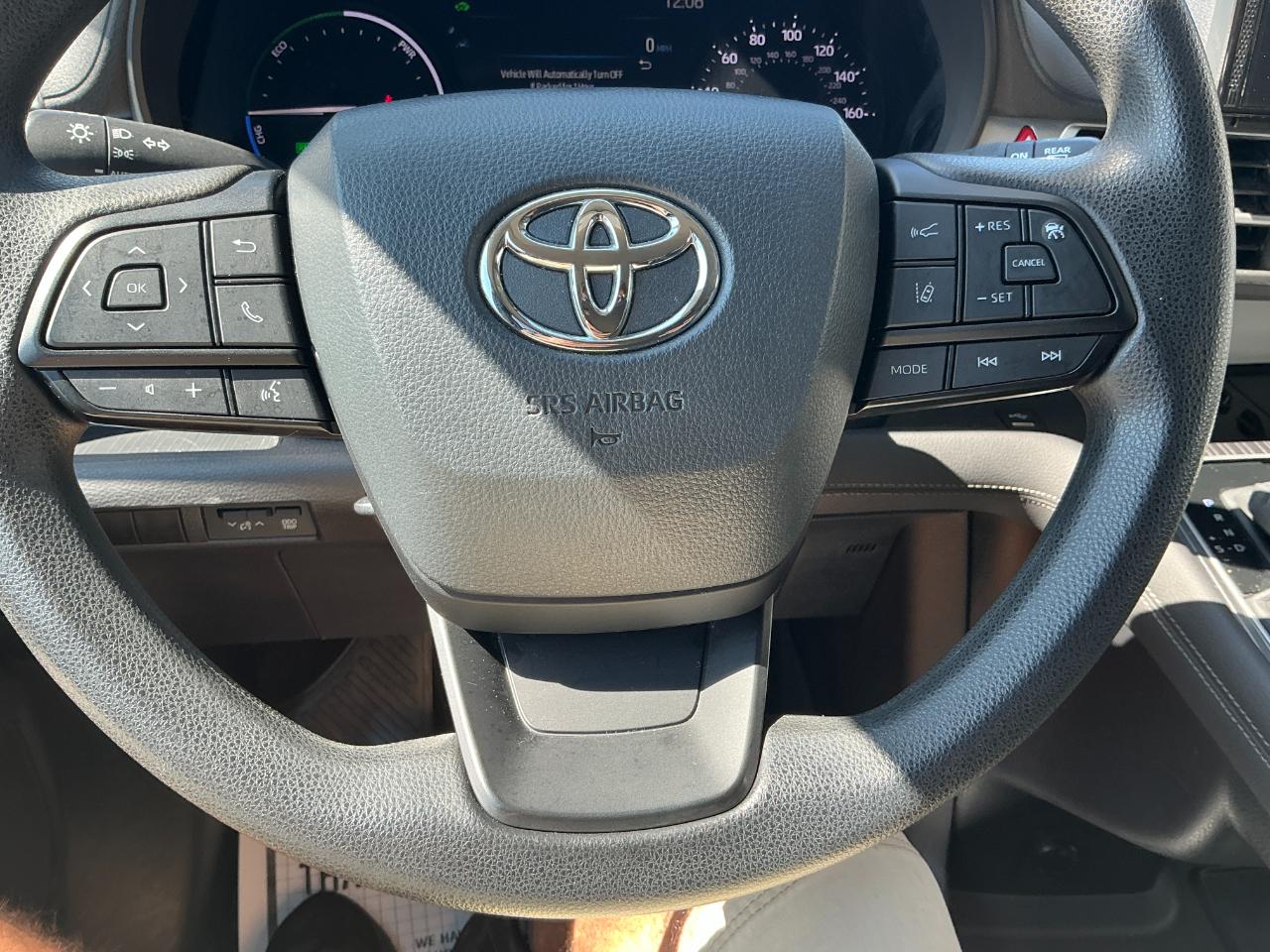 Toyota Sienna LE FWD 8-Passenger (Natl) 2025