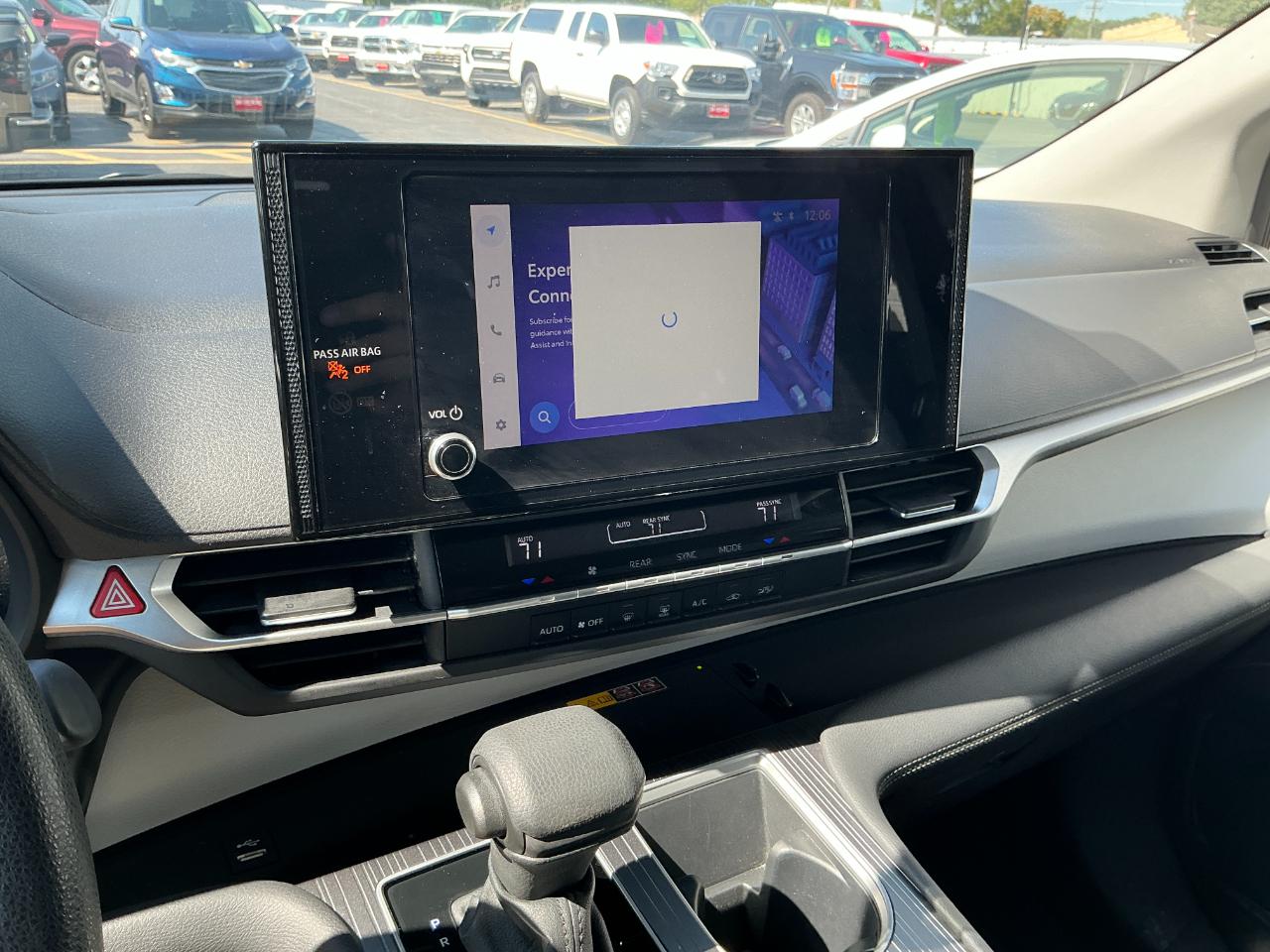Toyota Sienna LE FWD 8-Passenger (Natl) 2025