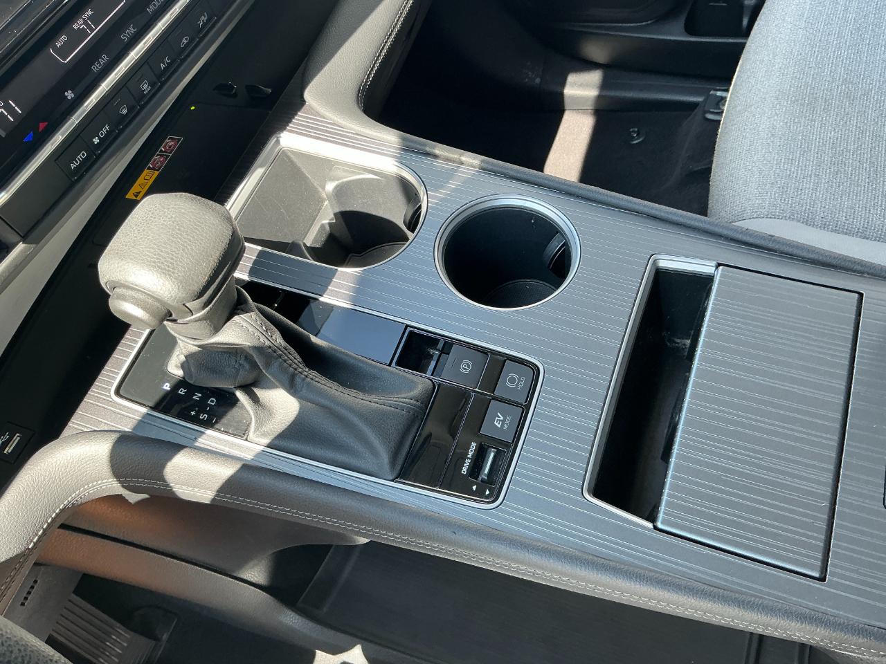 Toyota Sienna LE FWD 8-Passenger (Natl) 2025