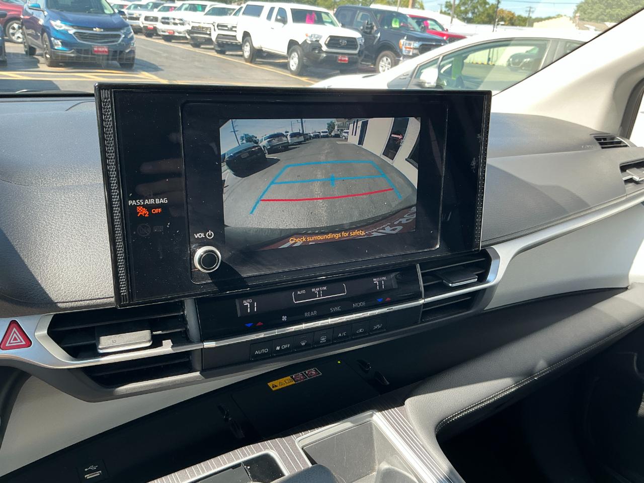 Toyota Sienna LE FWD 8-Passenger (Natl) 2025