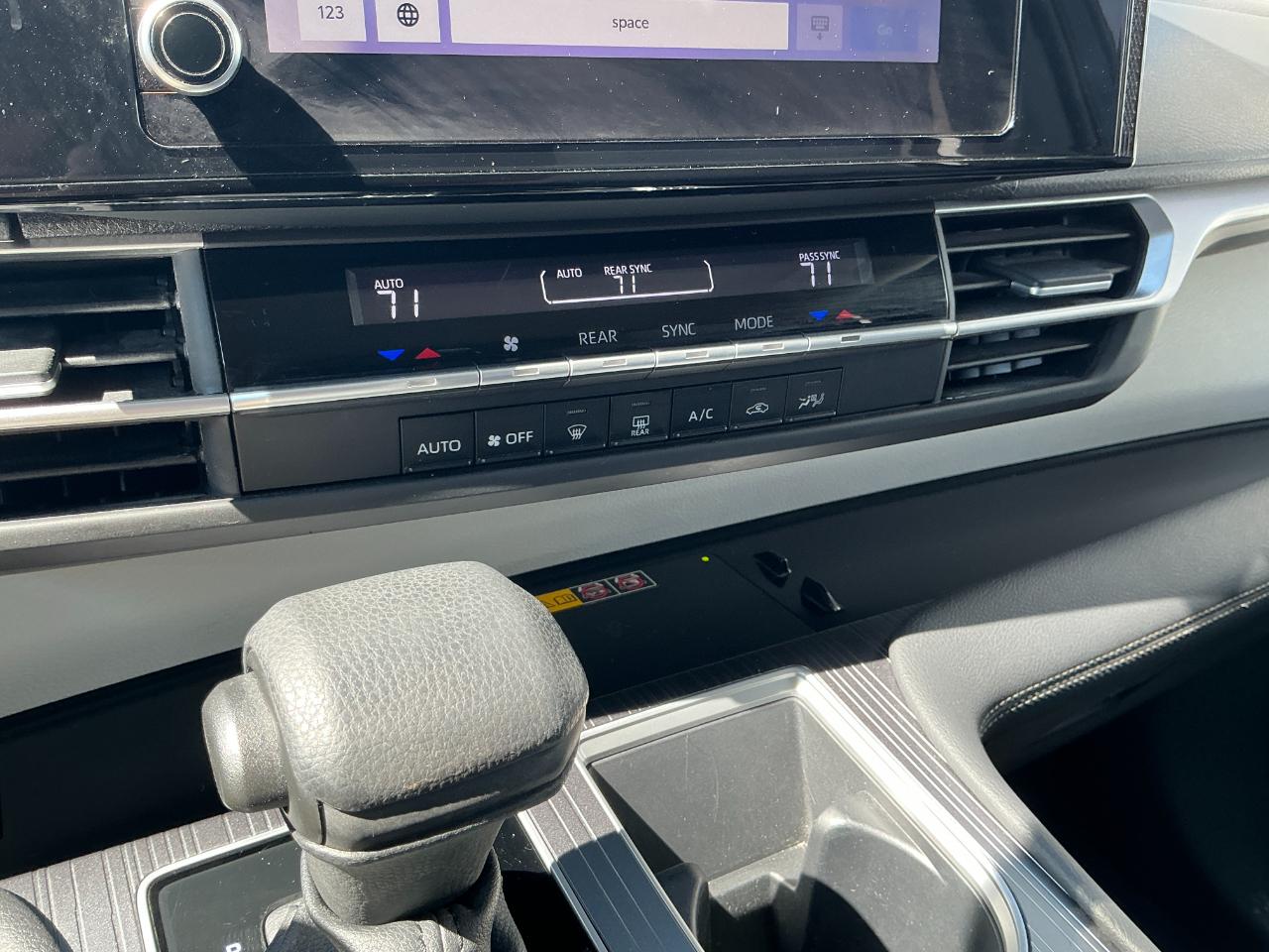 Toyota Sienna LE FWD 8-Passenger (Natl) 2025
