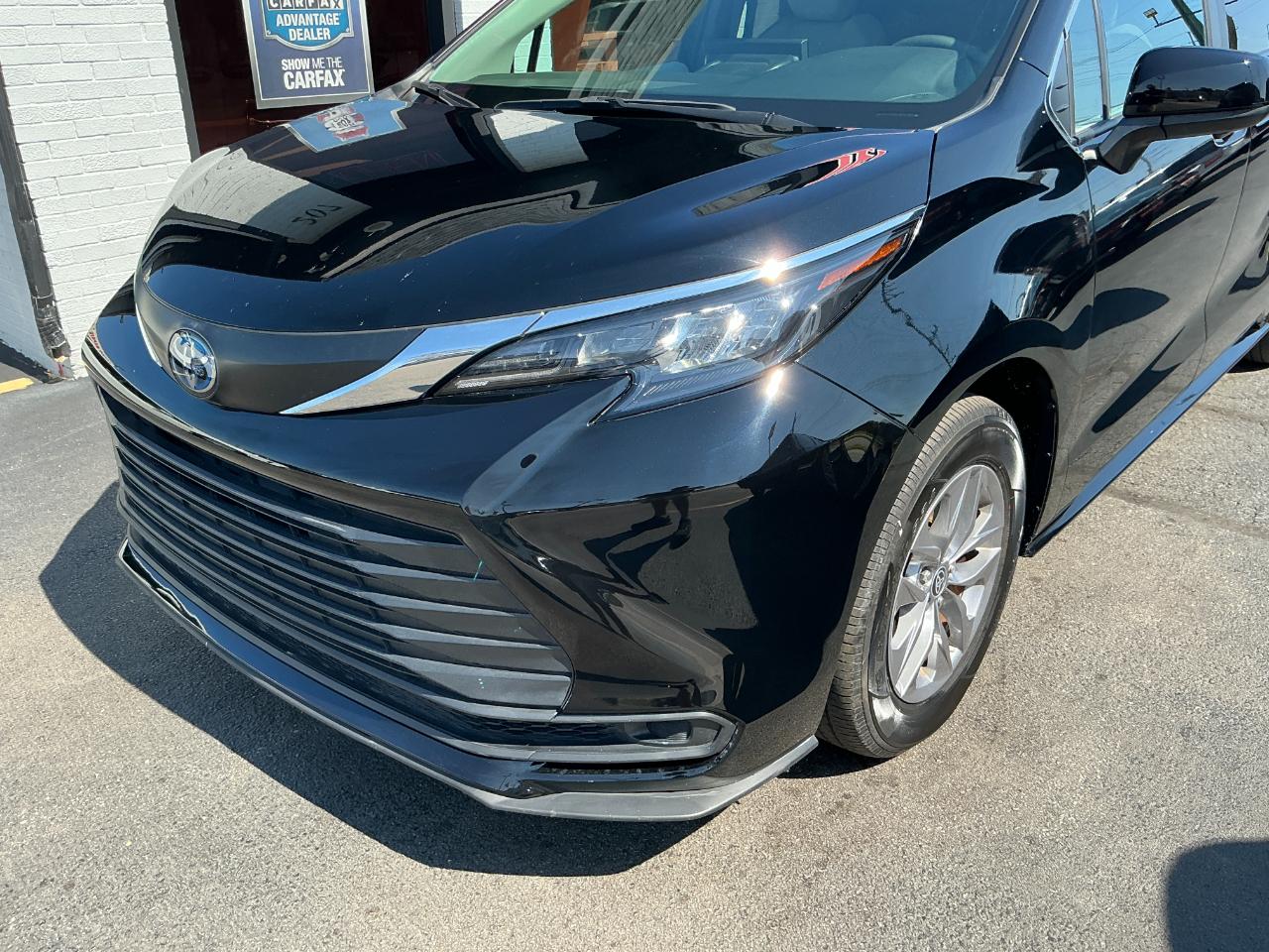 Toyota Sienna LE FWD 8-Passenger (Natl) 2025