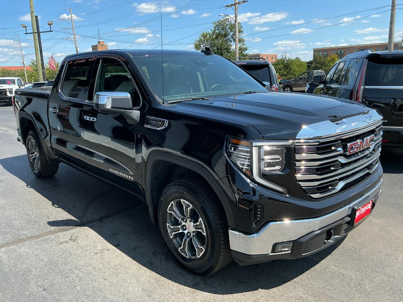GMC Sierra 1500 4WD Crew Cab 147" SLT 2025