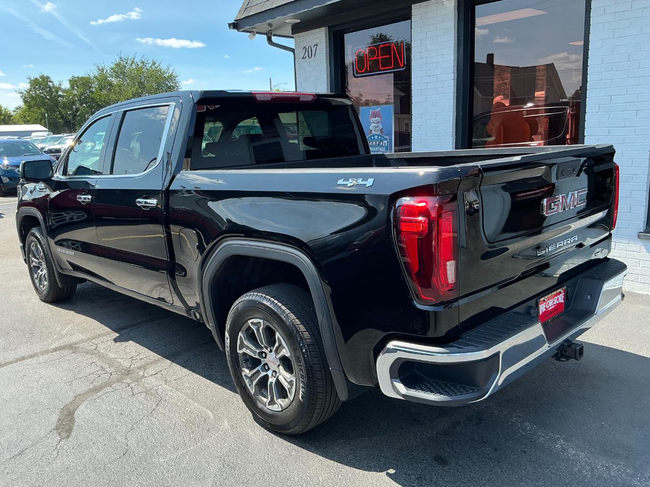 GMC Sierra 1500 4WD Crew Cab 147" SLT 2025