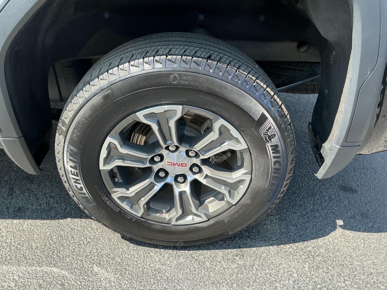GMC Sierra 1500 4WD Crew Cab 147" SLT 2025