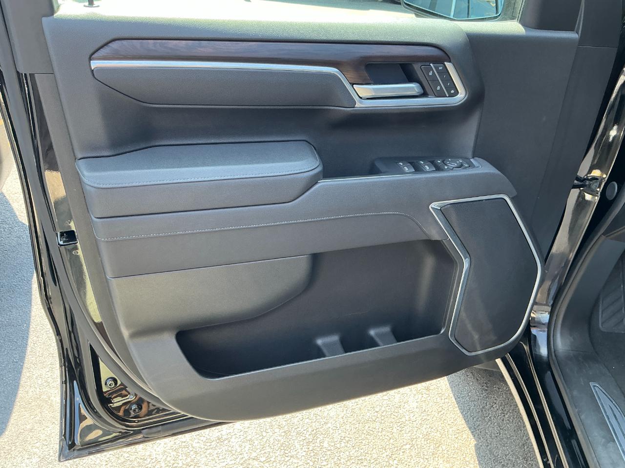 GMC Sierra 1500 4WD Crew Cab 147" SLT 2025