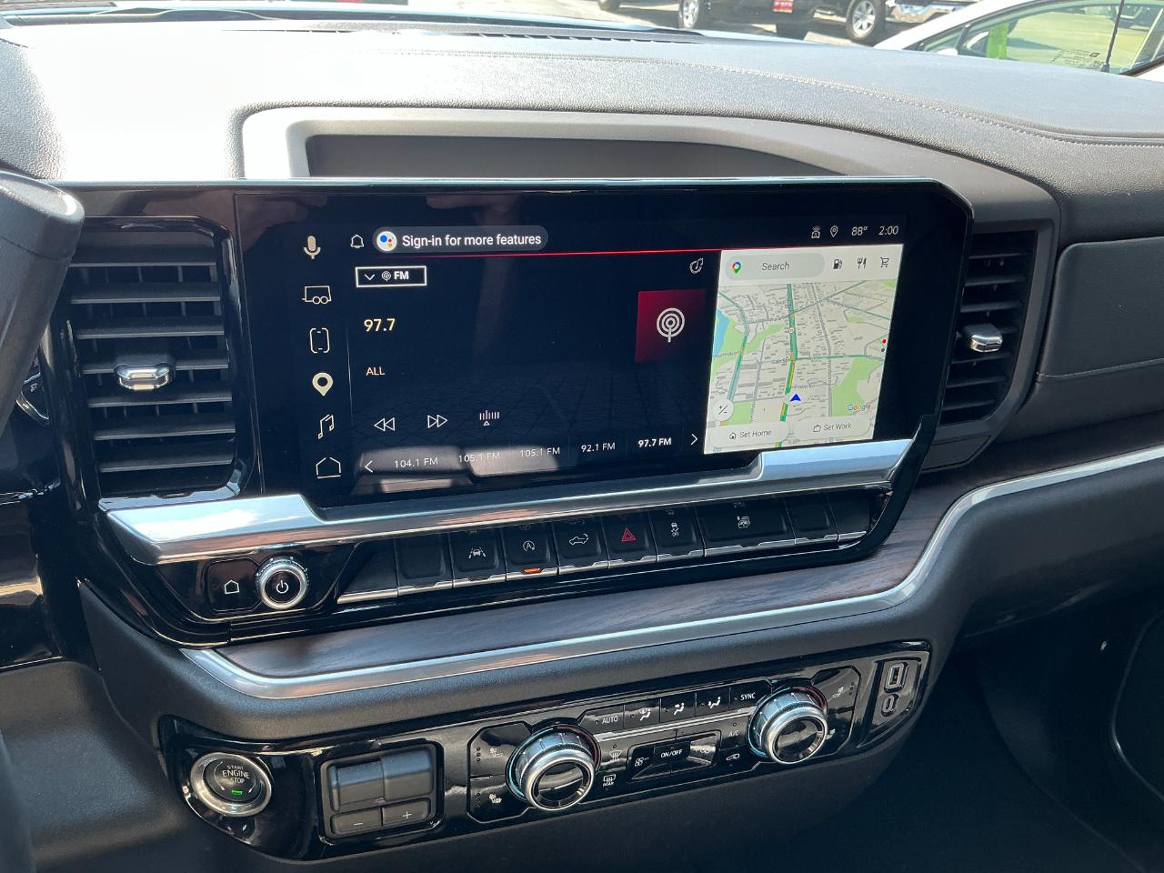 GMC Sierra 1500 4WD Crew Cab 147" SLT 2025