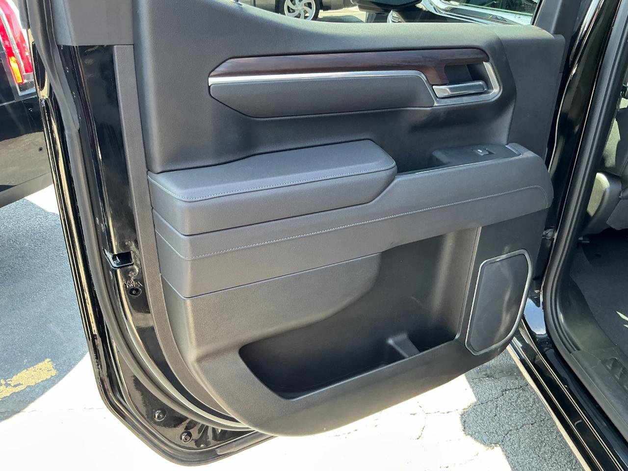 GMC Sierra 1500 4WD Crew Cab 147" SLT 2025