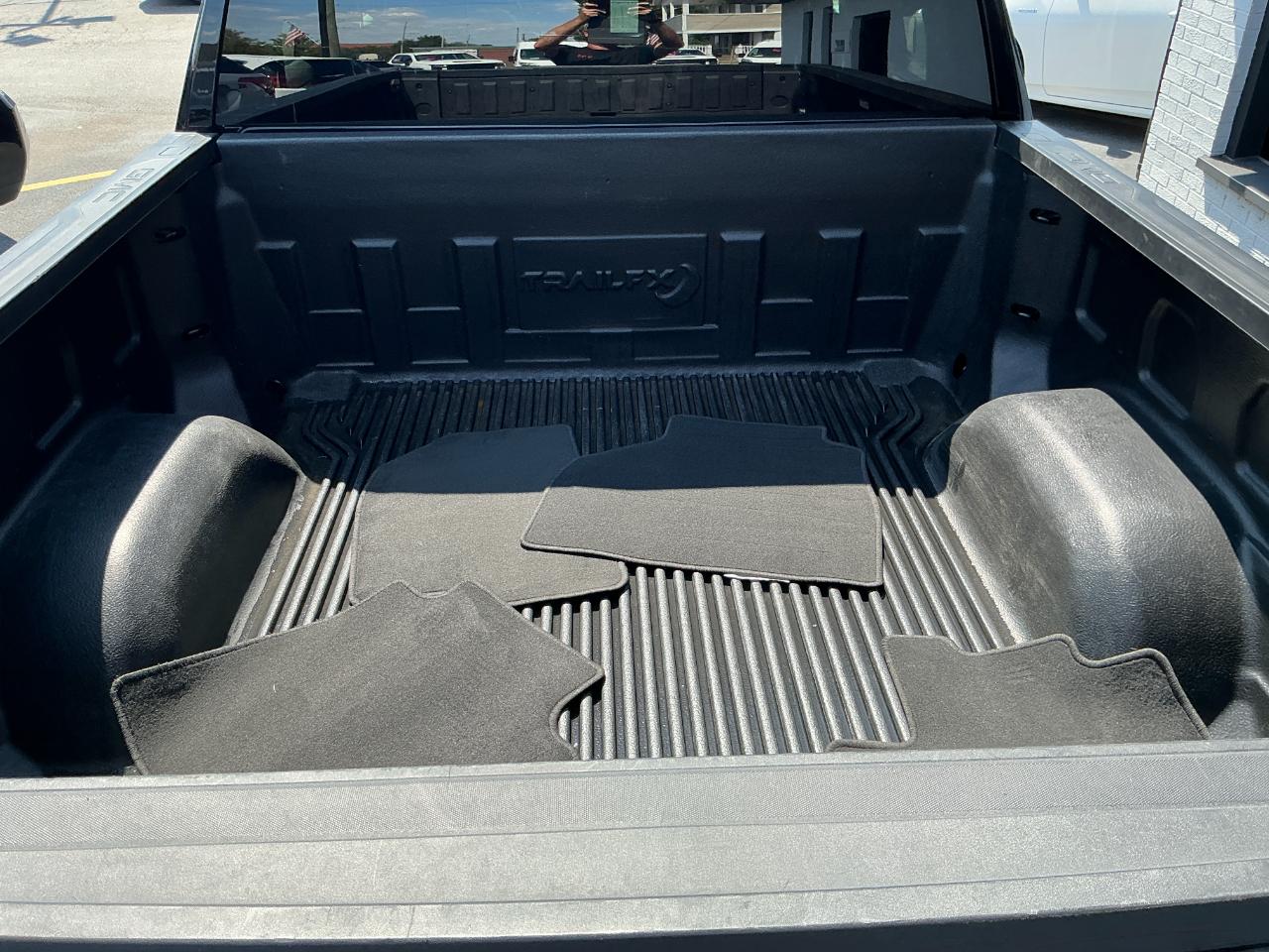 GMC Sierra 1500 4WD Crew Cab 147" SLT 2025