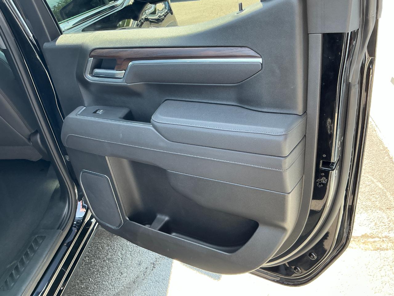GMC Sierra 1500 4WD Crew Cab 147" SLT 2025