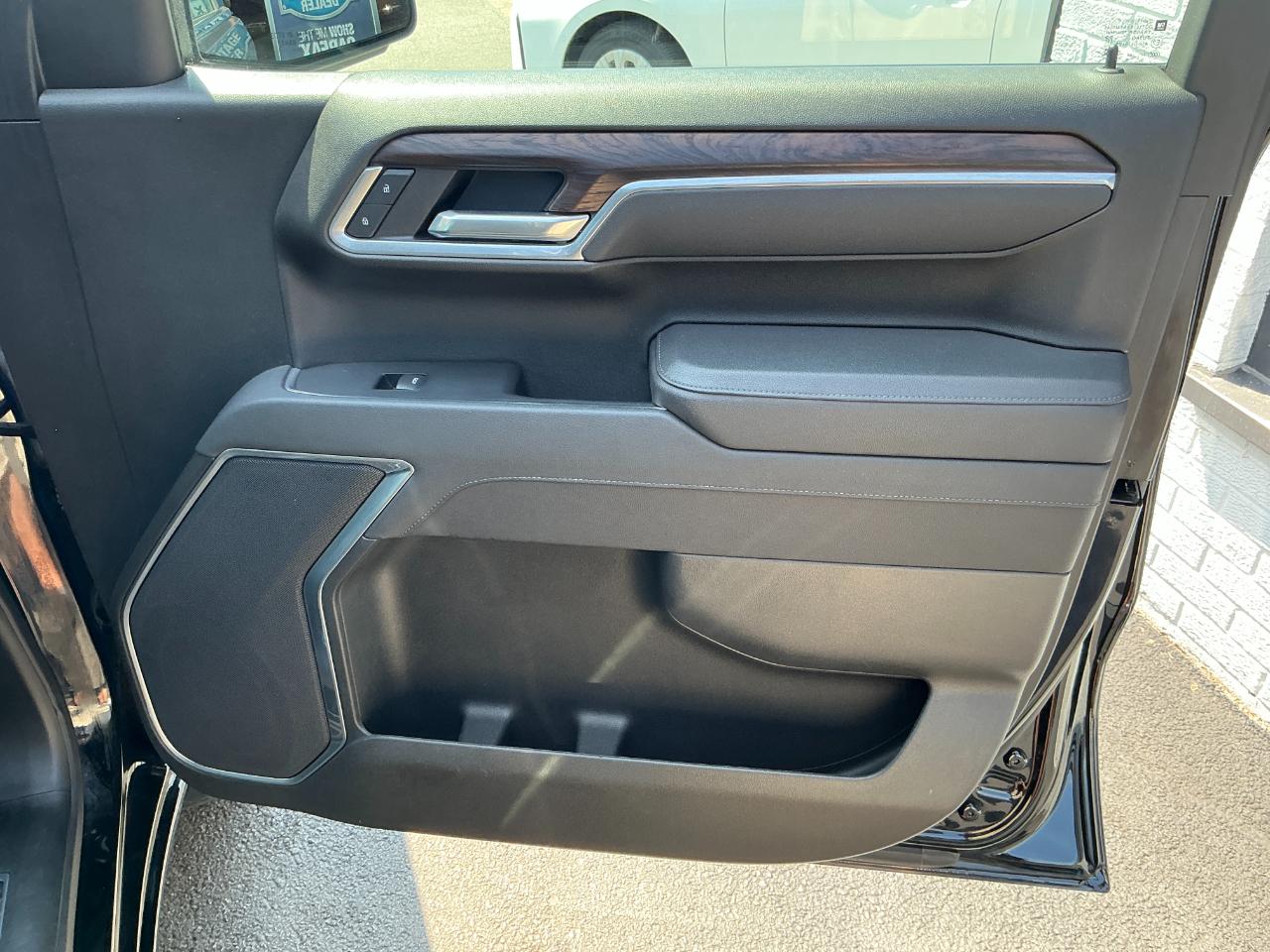 GMC Sierra 1500 4WD Crew Cab 147" SLT 2025