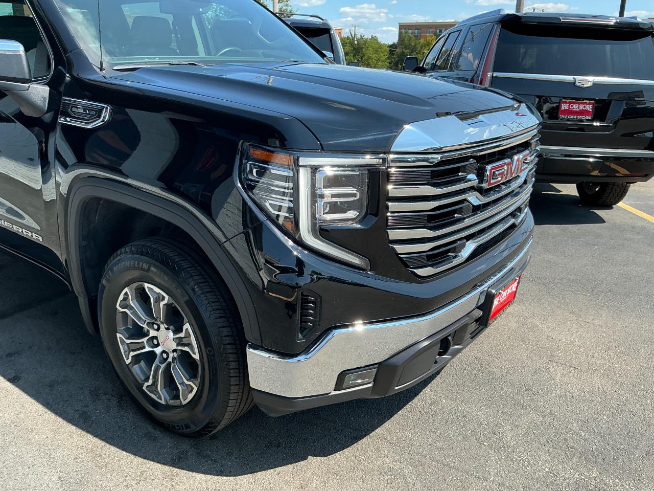 GMC Sierra 1500 4WD Crew Cab 147" SLT 2025