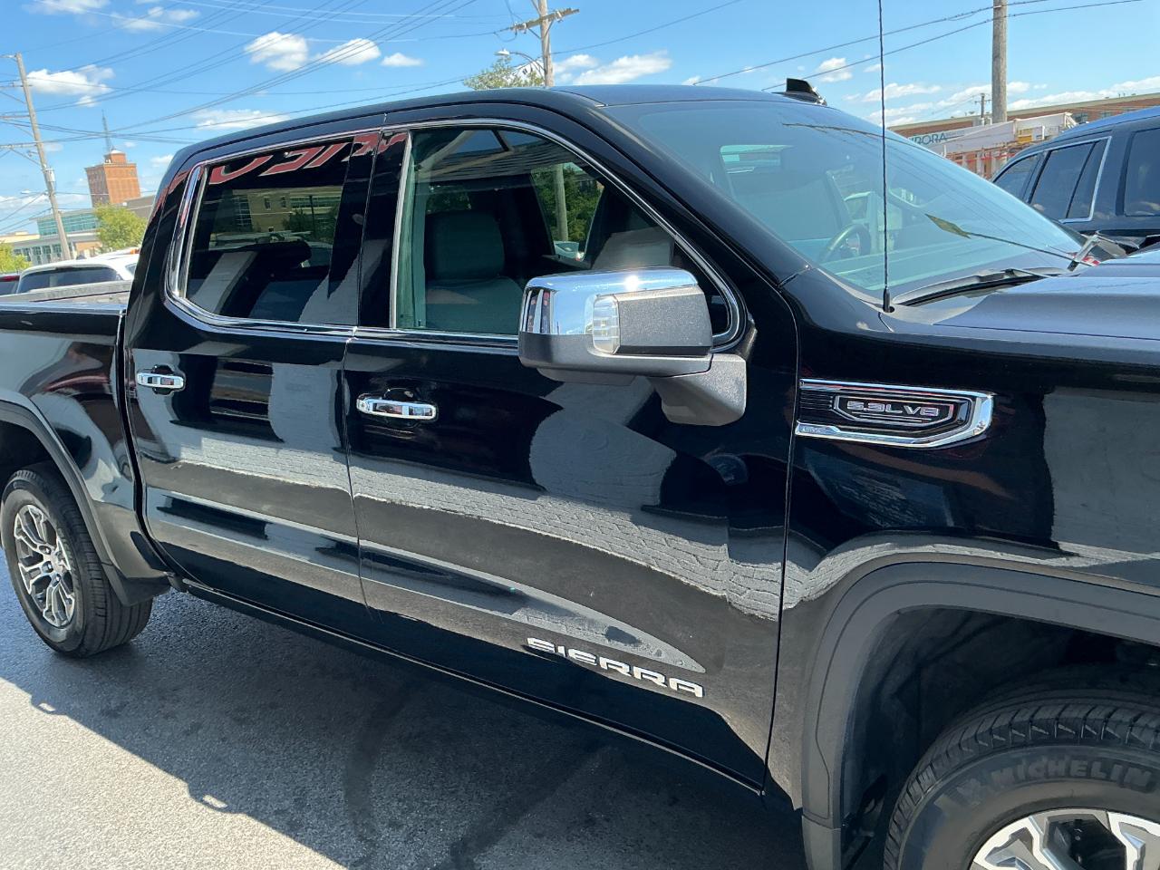 GMC Sierra 1500 4WD Crew Cab 147" SLT 2025