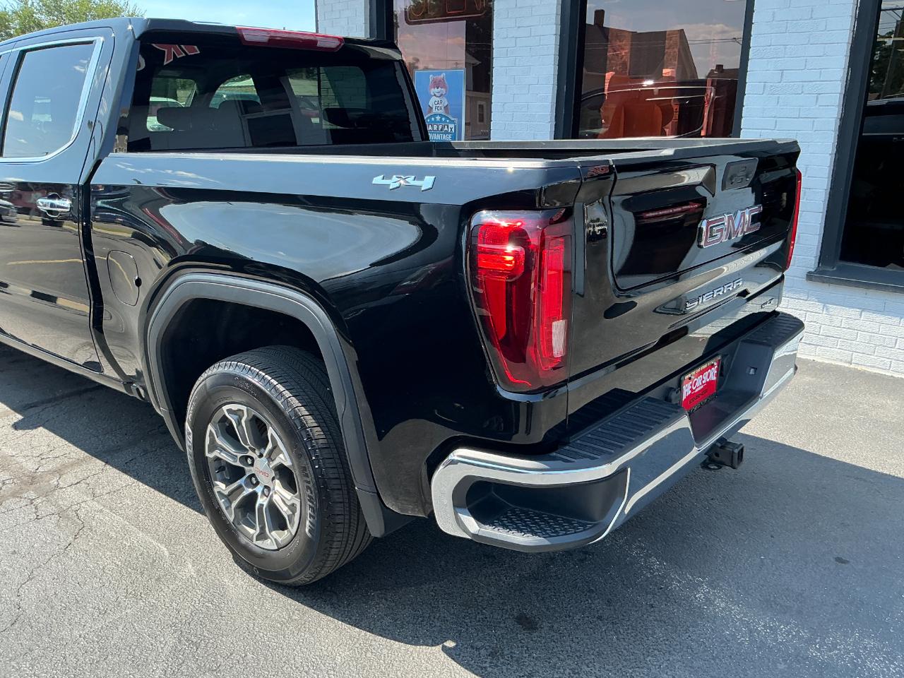 GMC Sierra 1500 4WD Crew Cab 147" SLT 2025