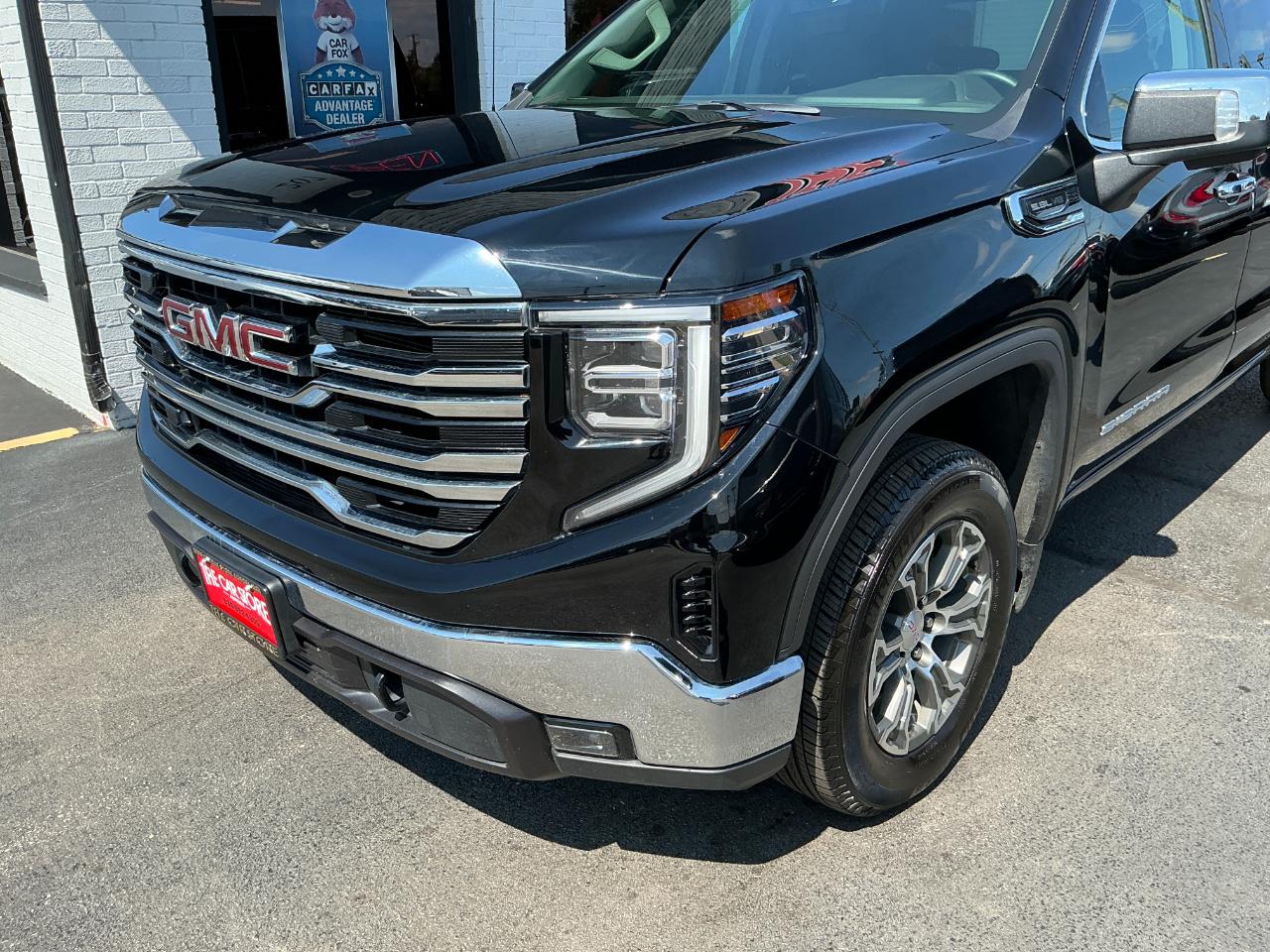 GMC Sierra 1500 4WD Crew Cab 147" SLT 2025