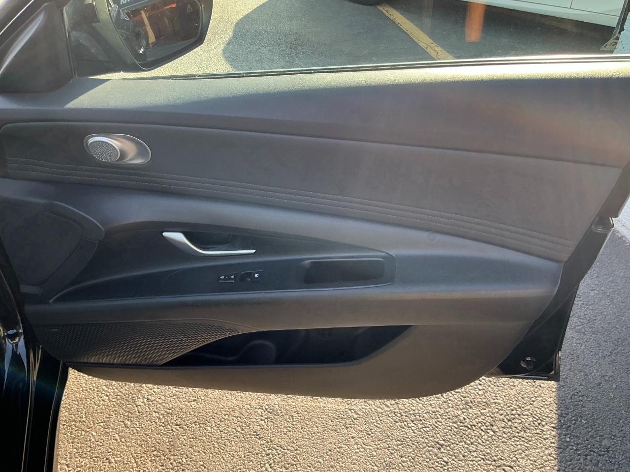 Hyundai Elantra Limited IVT 2025