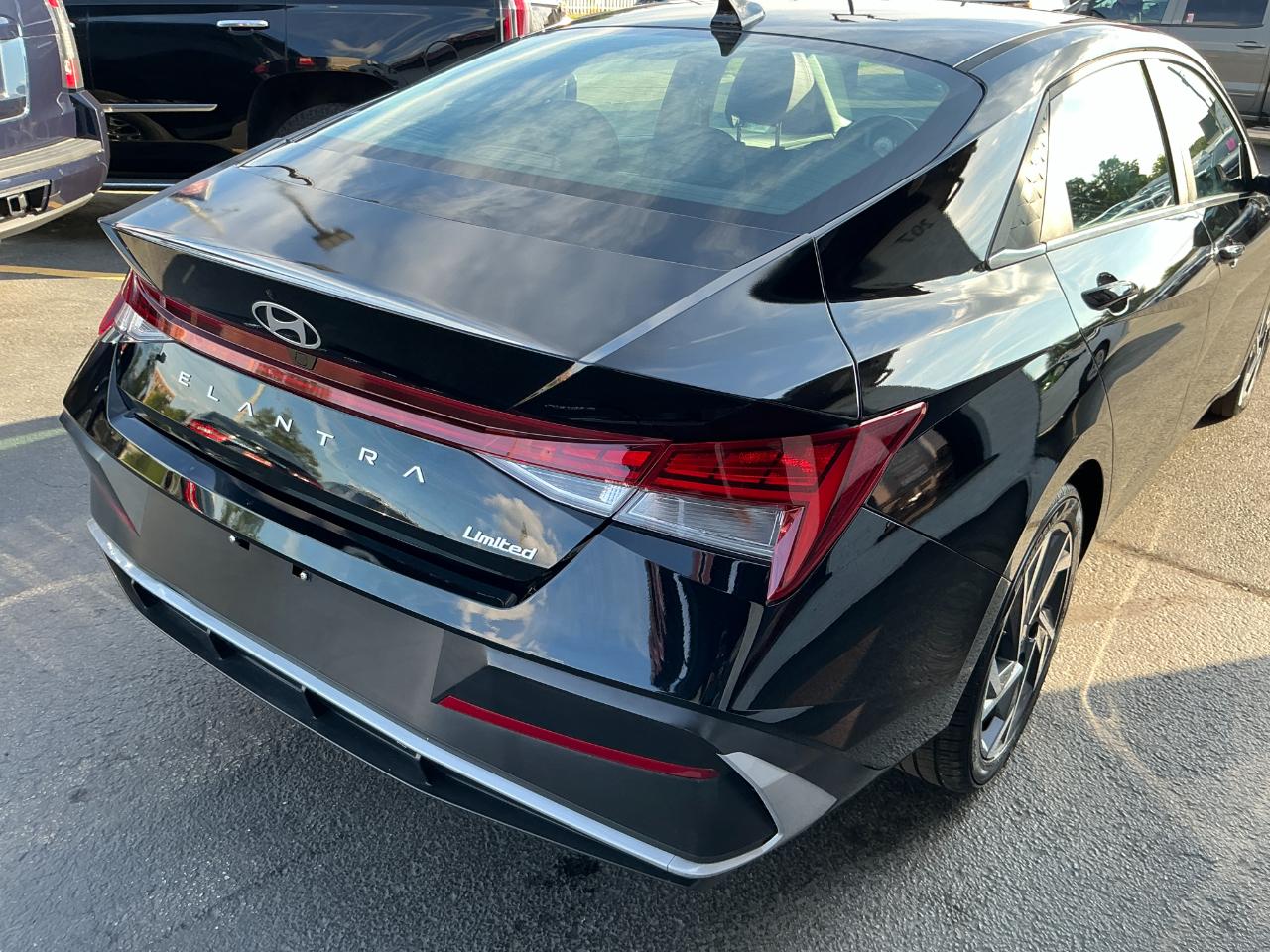 Hyundai Elantra Limited IVT 2025