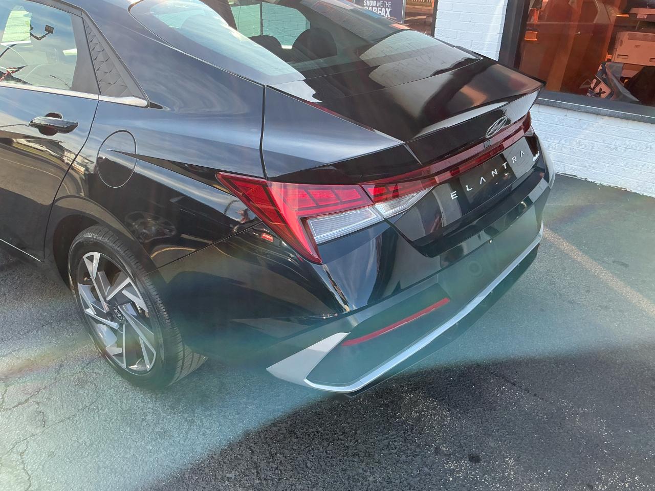 Hyundai Elantra Limited IVT 2025