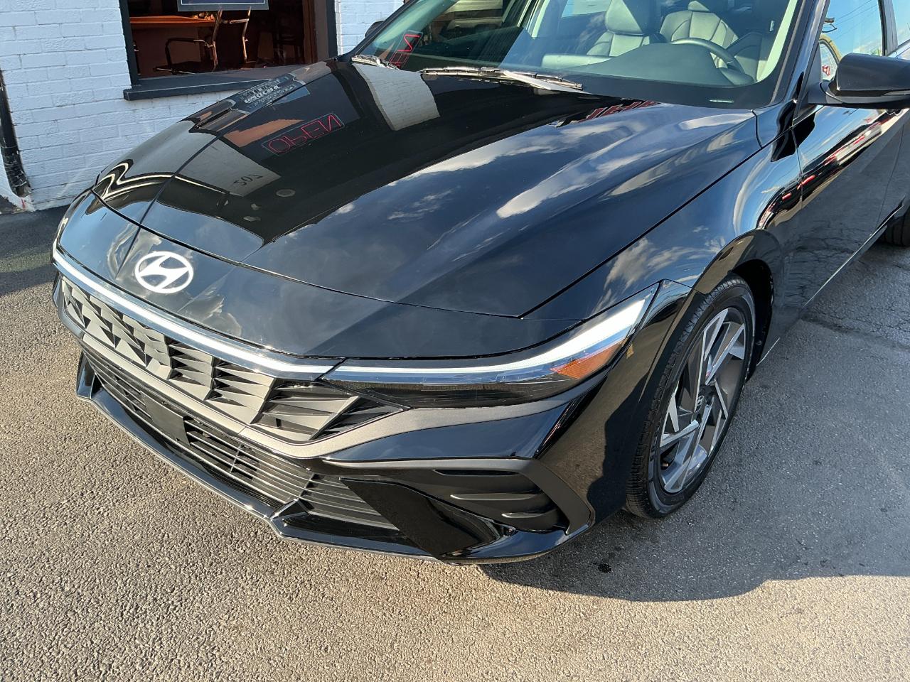Hyundai Elantra Limited IVT 2025