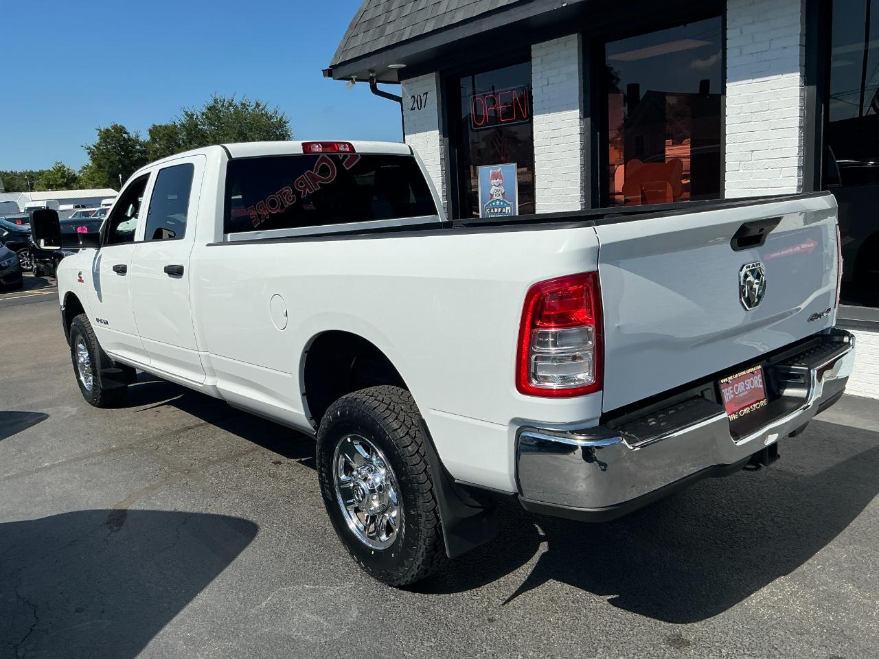 RAM 2500 Tradesman 4x4 Crew Cab 8' Box 2022